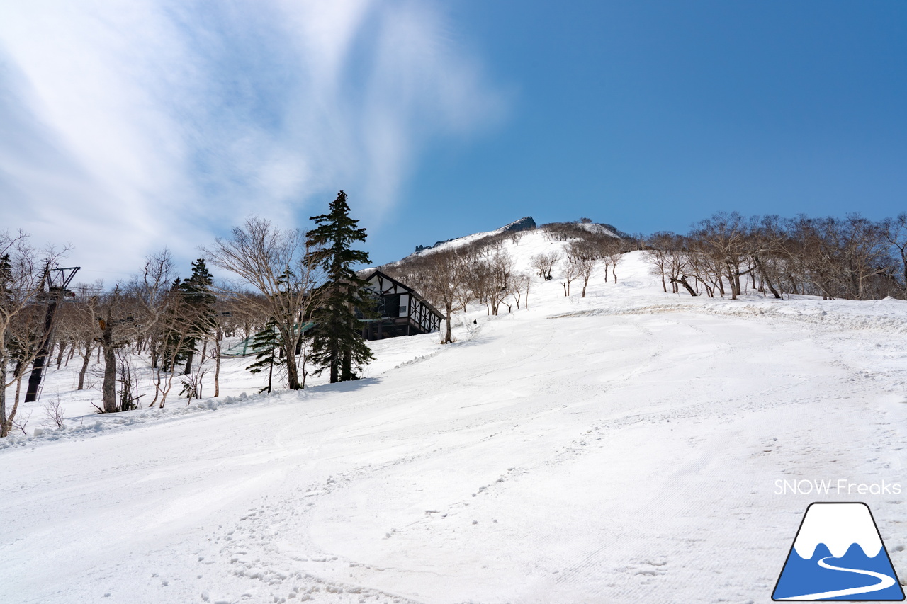 大雪山層雲峡・黒岳ロープウェイスキー場｜驚異の積雪 290cm！コンディション上々な黒岳で、最高に気持ちの良い春スキー＆スノーボードを楽しみましょう♪